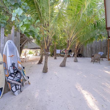Brickwood Rasdhoo- Beach Front Buitenkant foto