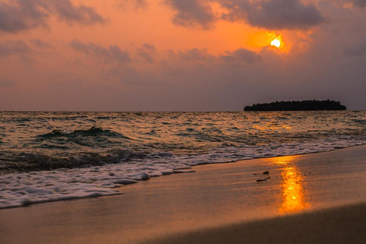 Brickwood Rasdhoo- Beach Front Buitenkant foto