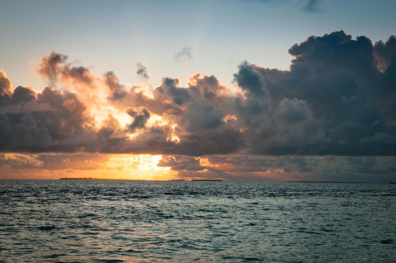 Brickwood Rasdhoo- Beach Front Buitenkant foto
